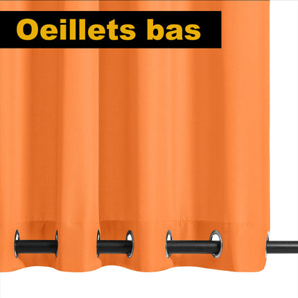 Oranssi vedenkestävä verho huvimajaan