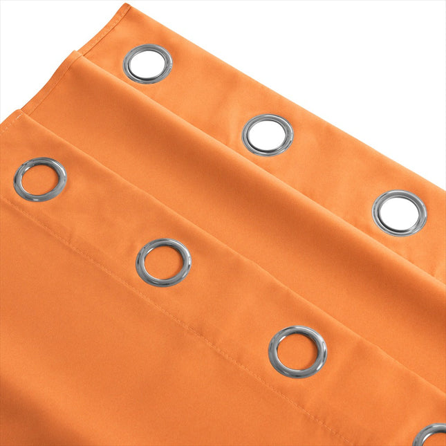 Oranssi vedenkestävä verho huvimajaan