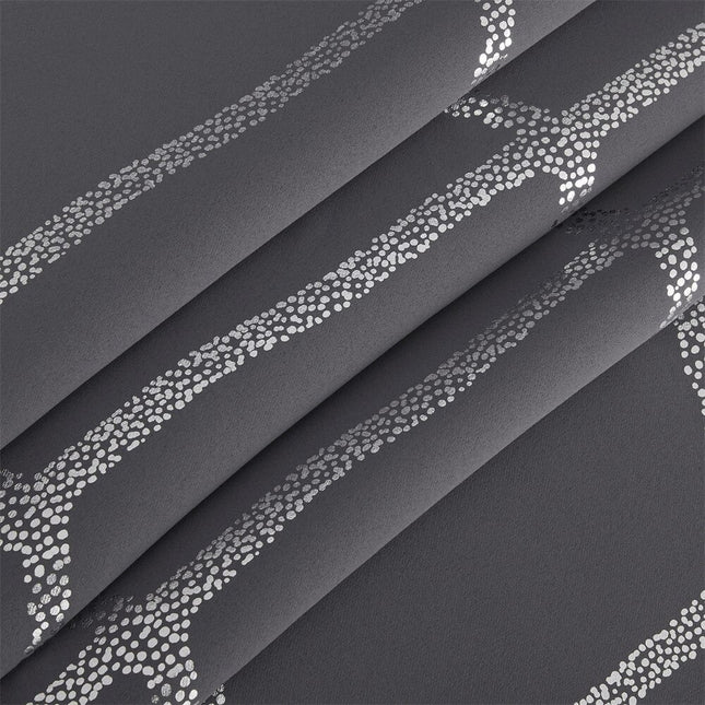 Pimennysverho hopeisella geometrisella kuviolla