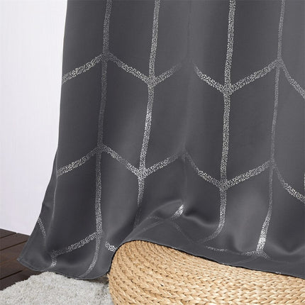 Pimennysverho hopeisella geometrisella kuviolla