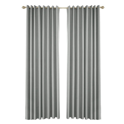 Yksityisyyttä suojaava ulkoverho huvimajaan