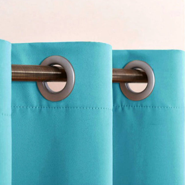 Yksivärinen ulkoverho lenkeillä parvekkeelle