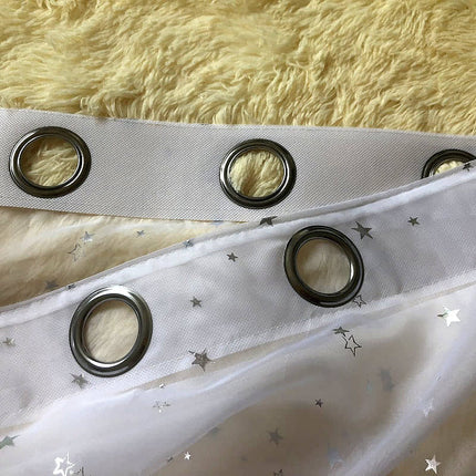 Valoverho hopeisilla tähdillä lastenhuoneeseen