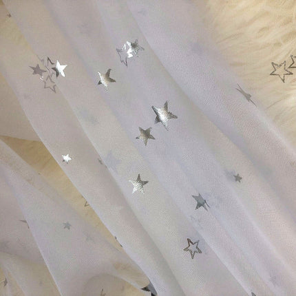 Valoverho hopeisilla tähdillä lastenhuoneeseen