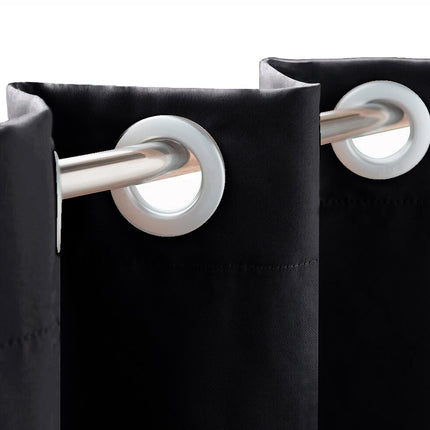 Musta vedenpitävä ulkoverho näkösuojaksi