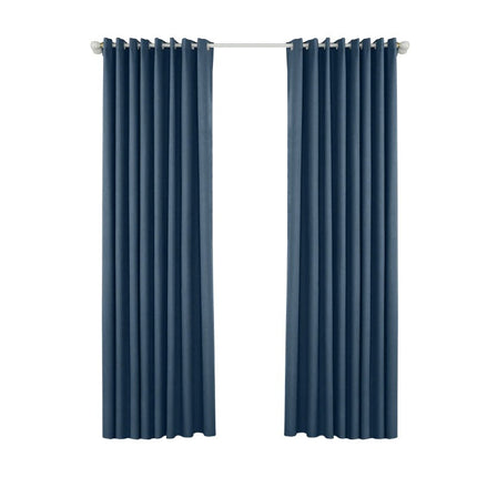 Sininen ulkoverho pergolaan purjerenkailla