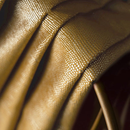 Keltainen pimennysverho reikäkuviolla lapsille