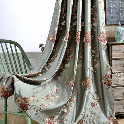 Pimennysverho romanttisella kukkakuviolla