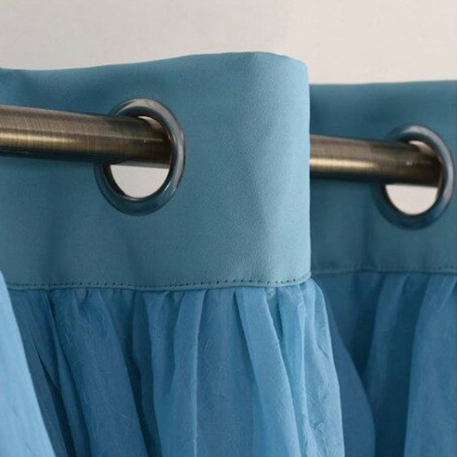 Kerroksellinen pimennysverho ohuella etuverholla