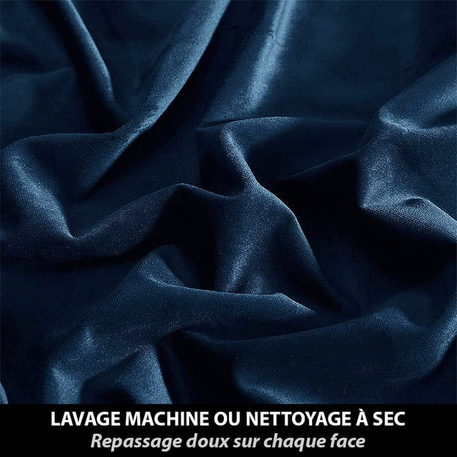 Yönsininen samettiverho olohuoneen sisustukseen