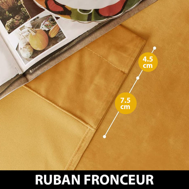 Kultainen ylellinen samettinen lämpöverho