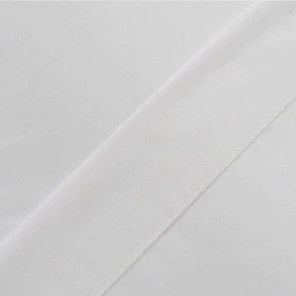 Yksivärinen valkoinen valoverho olohuoneeseen