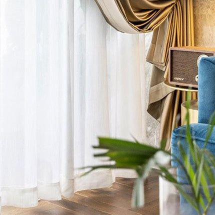 Yksivärinen valkoinen kevyt valkoverho