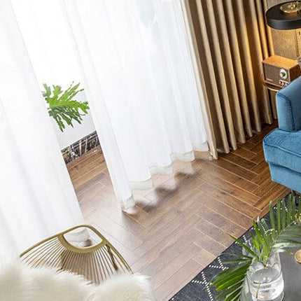 Yksivärinen valkoinen kevyt valkoverho